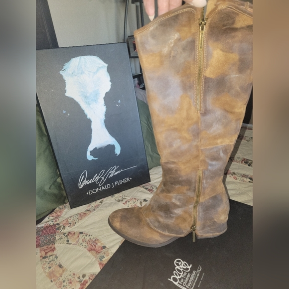 Donald Pilner, size 11, women's, soft two-tone brown suede boots. In box. - Picture 7 of 8
